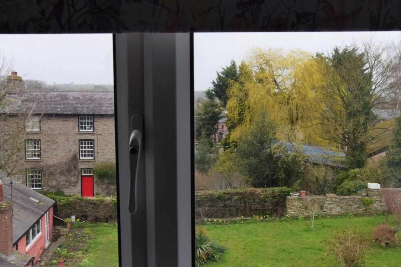 Charming 3-Bed Apartment In Talgarth Powys Brecon Exteriör bild